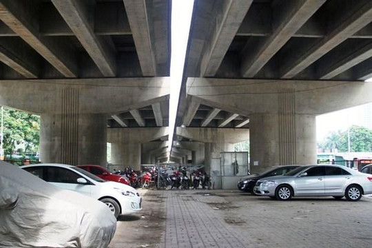 Hà Nội đề nghị trông giữ xe dưới gầm cầu vượt hết năm 2023