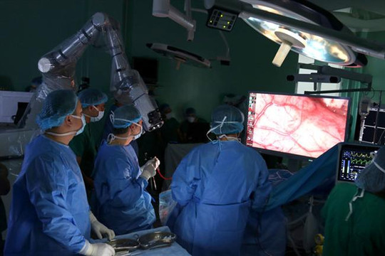 Lần đầu tiên ứng dụng robot phẫu thuật thần kinh não tại Việt Nam