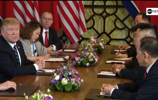 Tổng thống Trump và Chủ tịch Kim họp thượng đỉnh ngày thứ hai tại Hà Nội