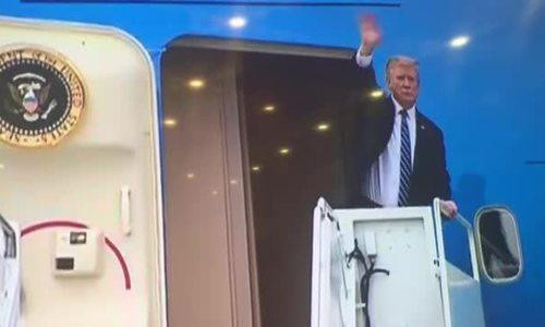 Tổng thống Mỹ lên máy bay về nước
