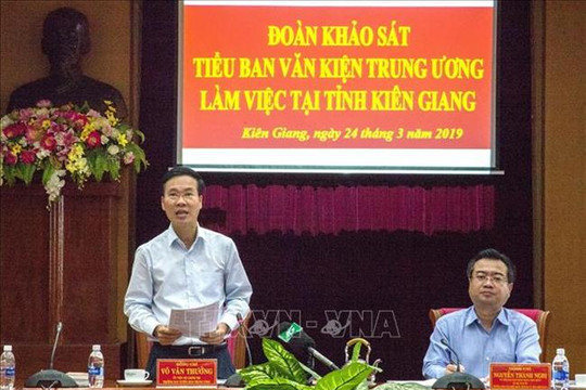 Đoàn Tiểu ban Văn kiện Đại hội XIII của Đảng làm việc tại Kiên Giang