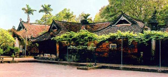 Hoa Nhập Nhân  dưới mái chùa Vĩnh Nghiêm