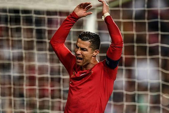 Ronaldo mất hình, Bồ Đào Nha chưa biết mùi chiến thắng