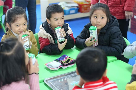 Biết bao sự chung tay để có ly sữa học đường an toàn, hiệu quả cho trẻ em thủ đô.
