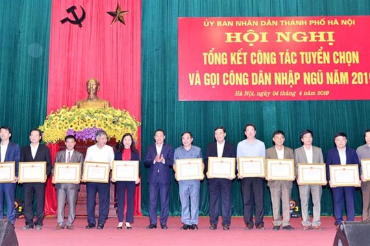 Khen thưởng 26 tập thể về công tác tuyển chọn và gọi công dân nhập ngũ