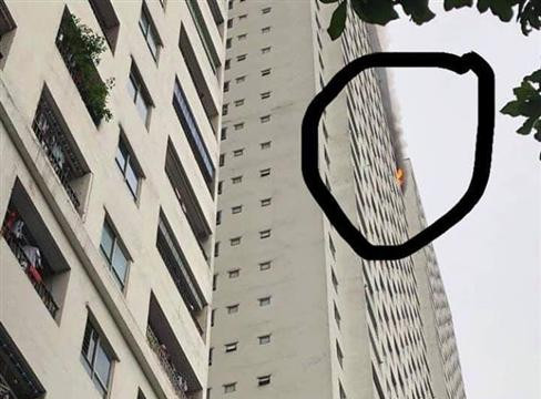 Khống chế vụ cháy căn hộ tại tầng 32 chung cư Linh Đàm
