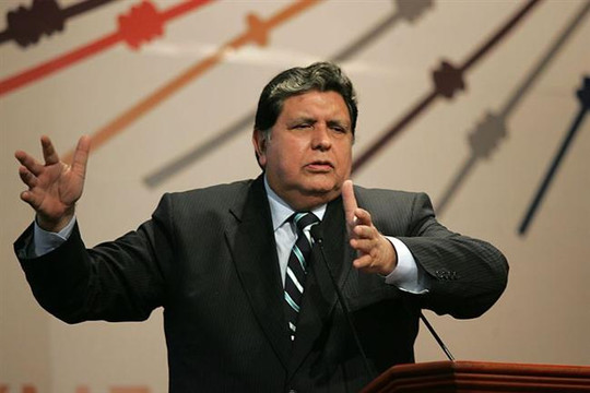 Cựu Tổng thống Peru nổ súng tự sát