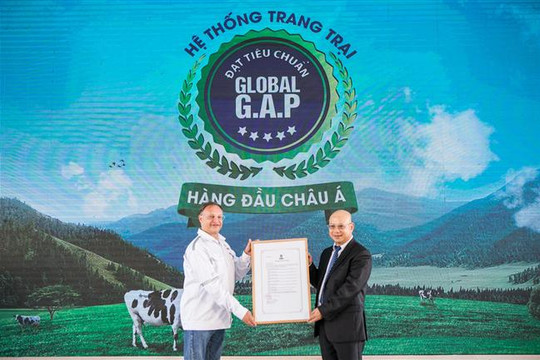 Người tiêu dùng hưởng lợi từ những "Resort" bò sữa chuẩn Global G.A.P của Vinamilk.