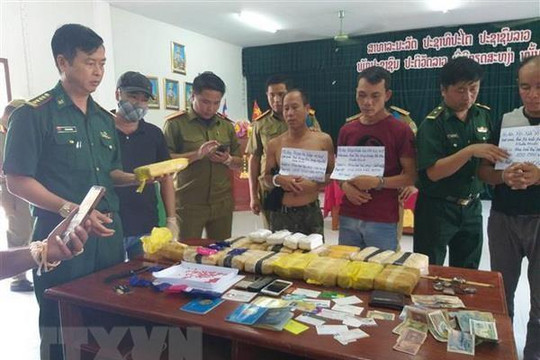 Bắt giữ 3 đối tượng vận chuyển 100.000 viên ma túy từ Lào về Việt Nam