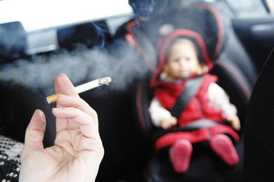 Hút thuốc lá thụ động: Hiểm họa khôn lường với trẻ em