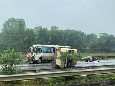 Tai nạn xe khách trên cao tốc Nội Bài - Lào Cai khiến 6 người thương vong