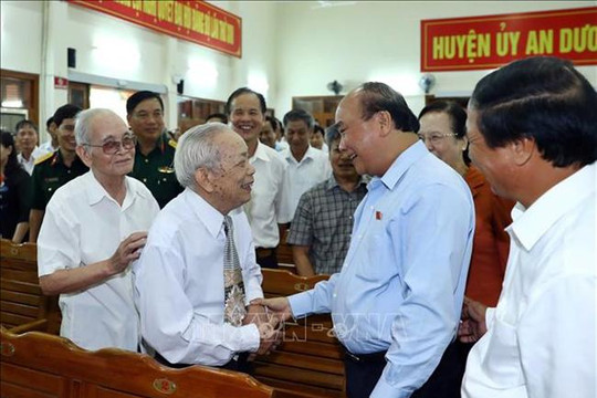 Thủ tướng Nguyễn Xuân Phúc tiếp xúc cử tri tại Hải Phòng