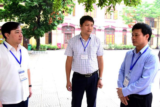 Phó Chủ tịch UBND thành phố Ngô Văn Quý kiểm tra công tác tổ chức thi