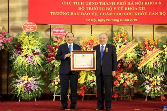 Trao tặng Huân chương Độc lập hạng Nhất cho đồng chí Nguyễn Quốc Triệu