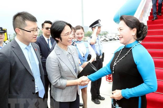 Chủ tịch Quốc hội tới Giang Tô, bắt đầu thăm chính thức Trung Quốc