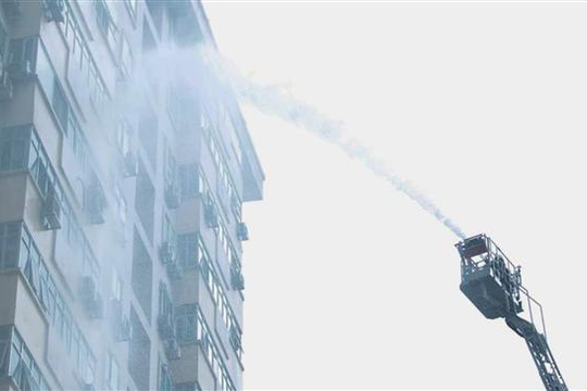 Hà Nội: Nhanh chóng dập tắt hỏa hoạn tại tầng 15 chung cư Nam Trung Yên