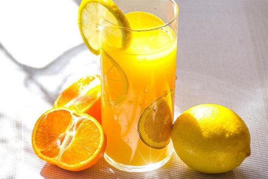 5 sai lầm khi uống nước cam sẽ phải trả giá đắt