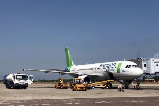 Một hành khách bất ngờ mở cửa thoát hiểm của máy bay Bamboo Airways