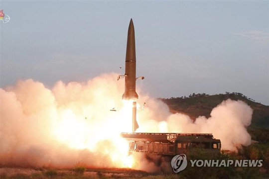 Triều Tiên phóng một số vật thể bay không xác định