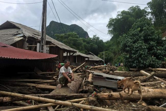 Thanh Hóa: 3 bản làng bị cô lập, 12 người mất tích do mưa lũ