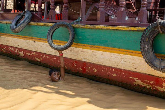 Phận người Việt nơi Biển Hồ Campuchia: ‘Không một ai ngoài mặt nước chứa chấp chúng tôi’