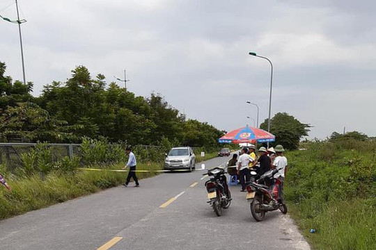 Phát hiện thi thể đàn ông phân hủy bên đường ra sân bay Nội Bài