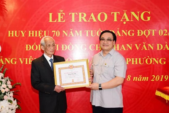 Bí thư Thành ủy Hà Nội thăm một số di tích Chủ tịch Hồ Chí Minh đã sống và làm việc