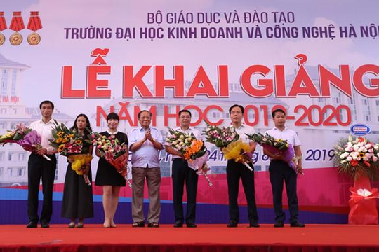 Trường ĐH Kinh doanh và Công nghệ Hà Nội tưng bừng tổ chức Lễ khai giảng chào đón Tân sinh viên khóa 24  (Năm học 2019 - 2020)