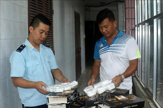 Bắt giữ 1.200 chiếc bánh Trung thu Trung Quốc nhập lậu qua biên giới
