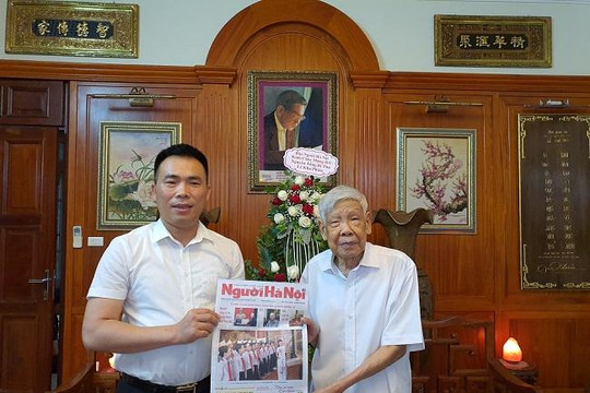Báo Người Hà Nội đến thăm nguyên Tổng Bí thư Lê Khả Phiêu