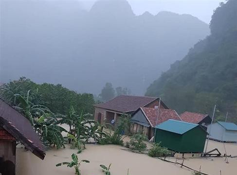 Quảng Bình: Nước ngập lút nóc nhà ở rốn lũ Tân Hóa