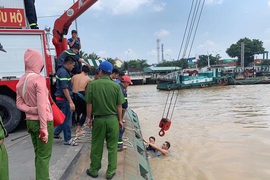 Tìm thấy xe máy của nhà báo tử vong dưới sông thuộc bến phà Cát Lái