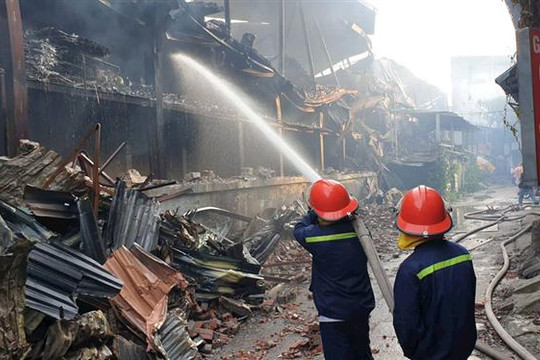 Toàn cảnh kết quả chỉ đạo xử lý, khắc phục hậu quả vụ cháy nhà kho Công ty cổ phần Bóng đèn phích nước Rạng Đông