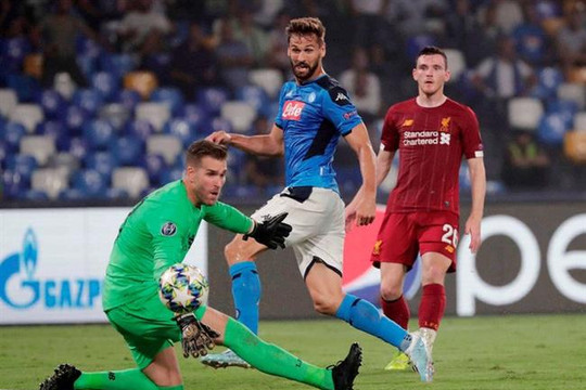 Hàng thủ "tạo phản", Liverpool đại bại tại Napoli