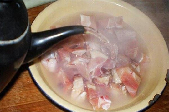 Sai lầm khi rửa thịt phần lớn người Việt đang mắc gây hại cho sức khỏe