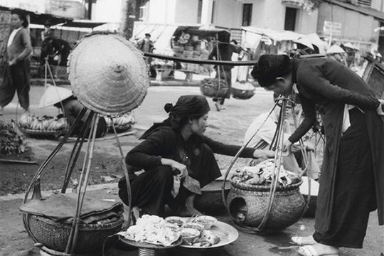 Triển lãm, sắp đặt “Gánh hàng rong và những tiếng rao trên đường phố Hà Nội”
