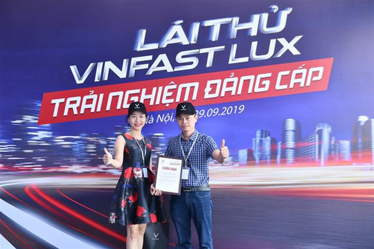 " Khách hàng sốt ruột chờ lái thử xe VinFast Lux theo bài test chuẩn quốc tế"