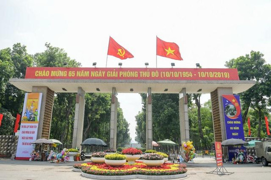 Hà Nội rực rỡ cờ hoa mừng ngày Giải phóng thủ đô