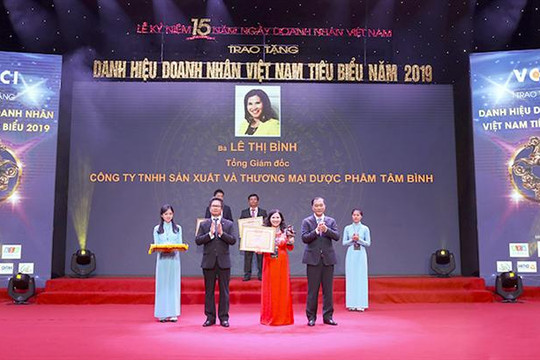 TGĐ Dược phẩm Tâm Bình được vinh danh "Doanh nhân Việt Nam tiêu biểu 2019"