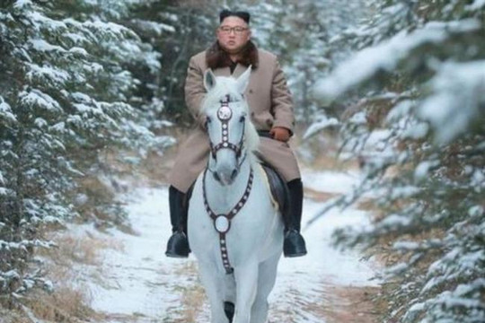 Ông Kim Jong-un cưỡi bạch mã trên núi tuyết tuyệt đẹp