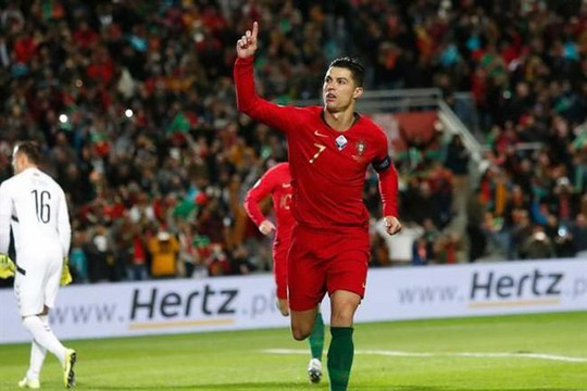 Ronaldo lập hat-trick giúp Bồ Đào Nha đè bẹp Lithuania