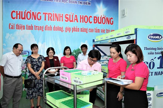 TPHCM phối hợp nhịp nhàng trong công tác triển khai chương trình sữa học đường tại các Quận Huyện