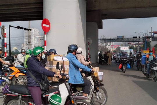 Hoàng Mai, Hà Nội: Hình ảnh không đẹp mất an toàn giao thông tại khu vực Bến xe Nước Ngầm
