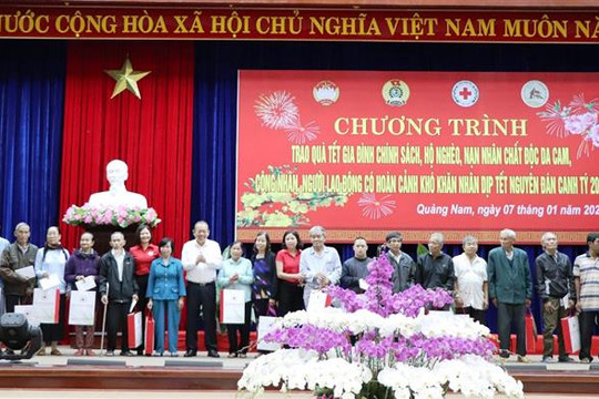 Phó Thủ tướng Thường trực Trương Hòa Bình thăm, tặng quà Tết tại Quảng Nam