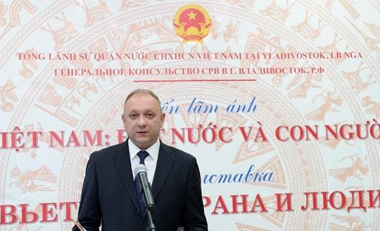Triển lãm tranh “Việt Nam - Đất nước và con người” giúp ấm tình hữu nghị Việt - Nga