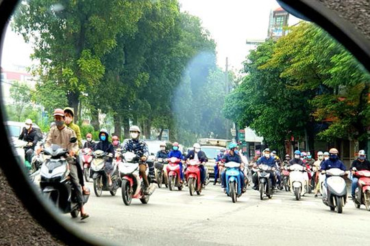 Xuất hiện tâm lý chủ quan, đường phố Hà Nội đông đúc khi đang thực hiện cách ly xã hội