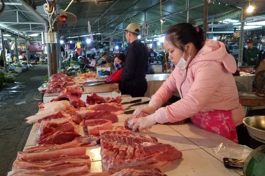 Nghịch lý lợn hơi giảm nhưng thịt lợn bán lẻ vẫn cao: Ai là người định giá?