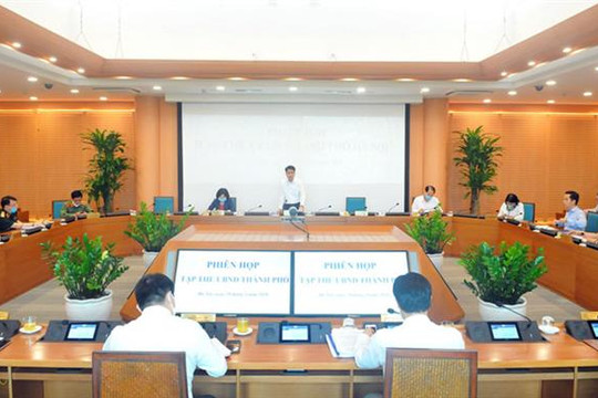 UBND thành phố Hà Nội xem xét một số vấn đề liên quan đến giáo dục - đào tạo