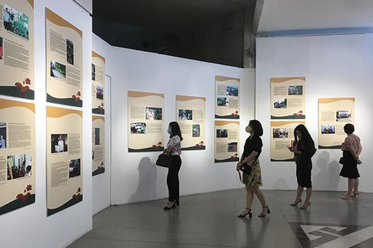 ''Hồ Chí Minh - Những nét phác họa chân dung''