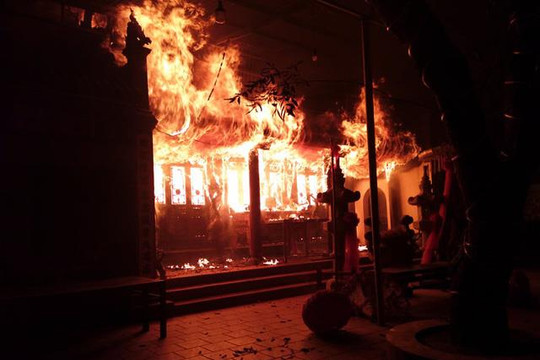 Hà Nội: Cháy lớn tại ngôi đền ở quận Long Biên